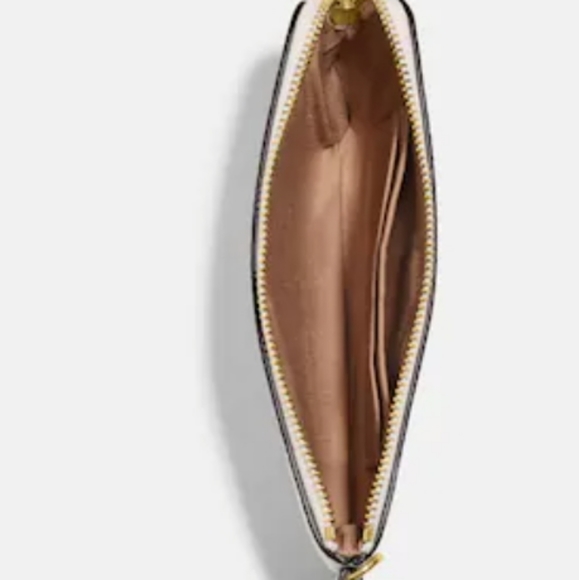 Coach Boxed Corner Zip Wristlet With Bear Snowflake - Picture 3 of 5